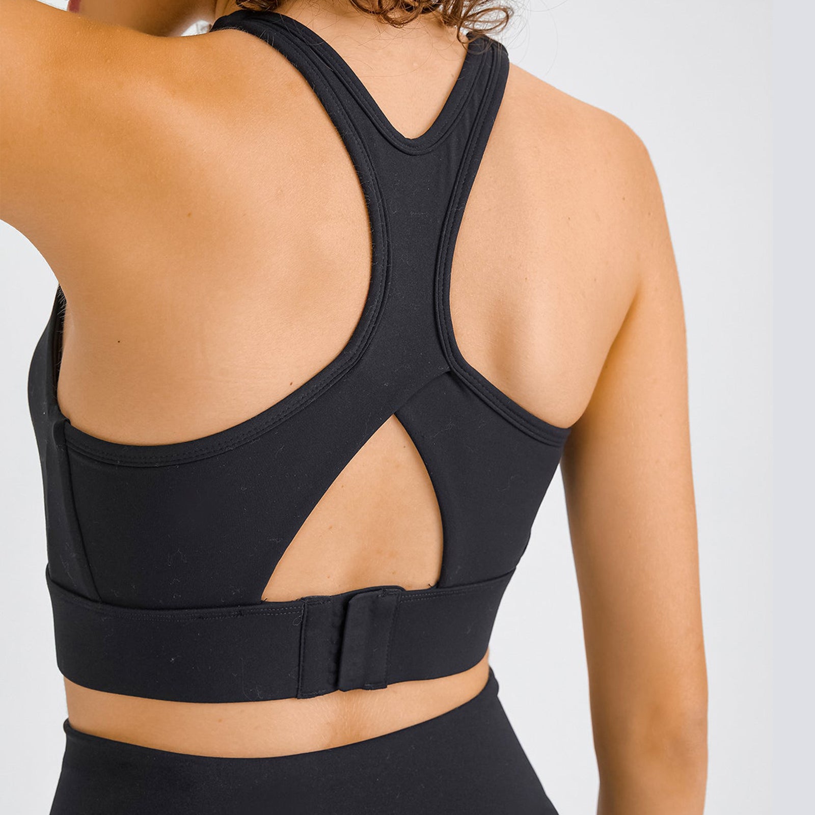 High Support Cut-Out Plain Sports Bra